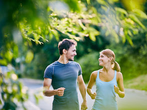 Faça exercício com seu amor! Descubra os melhores exercícios para entrar em forma em dupla