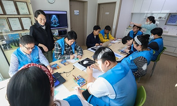 AI Art Class at the Sokcho.jpeg