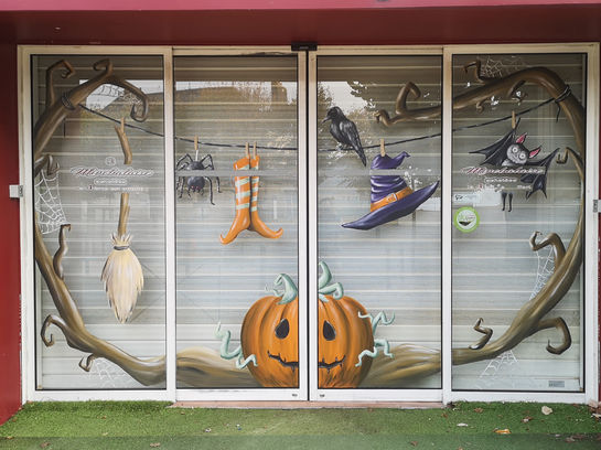 Vitrine peinte, peinture sur vitrine, décor vitrine, vitrine évènementielle, 86, poitiers, chatellerault, mevart decor, maeva baudin, vitrine halloween