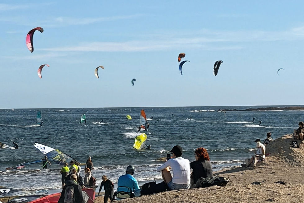 Hours of wind and waves at El Médano Beach, with Montaña Roja rising in the background.