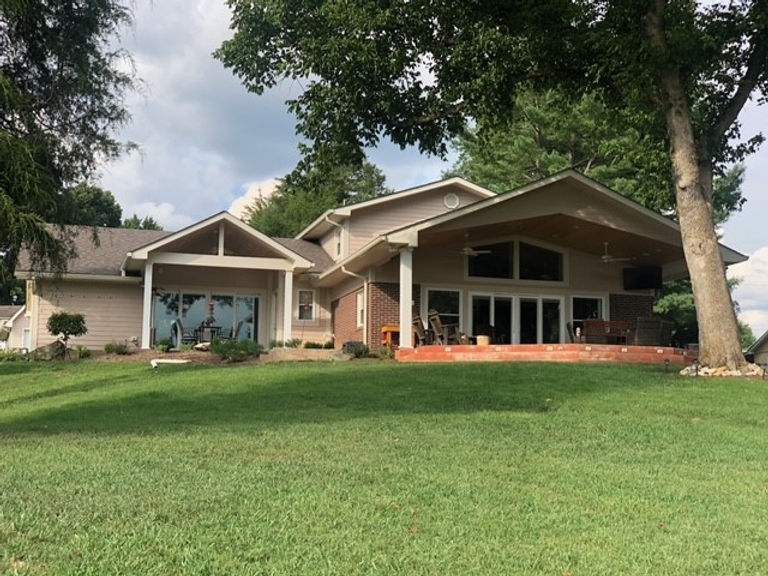 Balaban_lake_house.jpg
