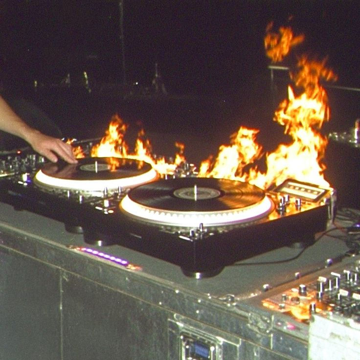 BLAZING DESK.jfif