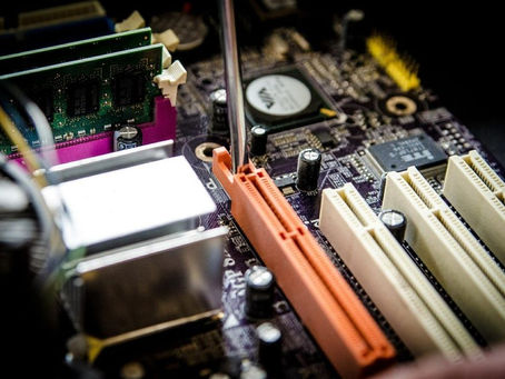 めっき技能士が教える。電子部品にはメッキ処理された製品が大量に使われているんです。