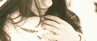 Girl in a white knitted wool scarf_edited.jpg