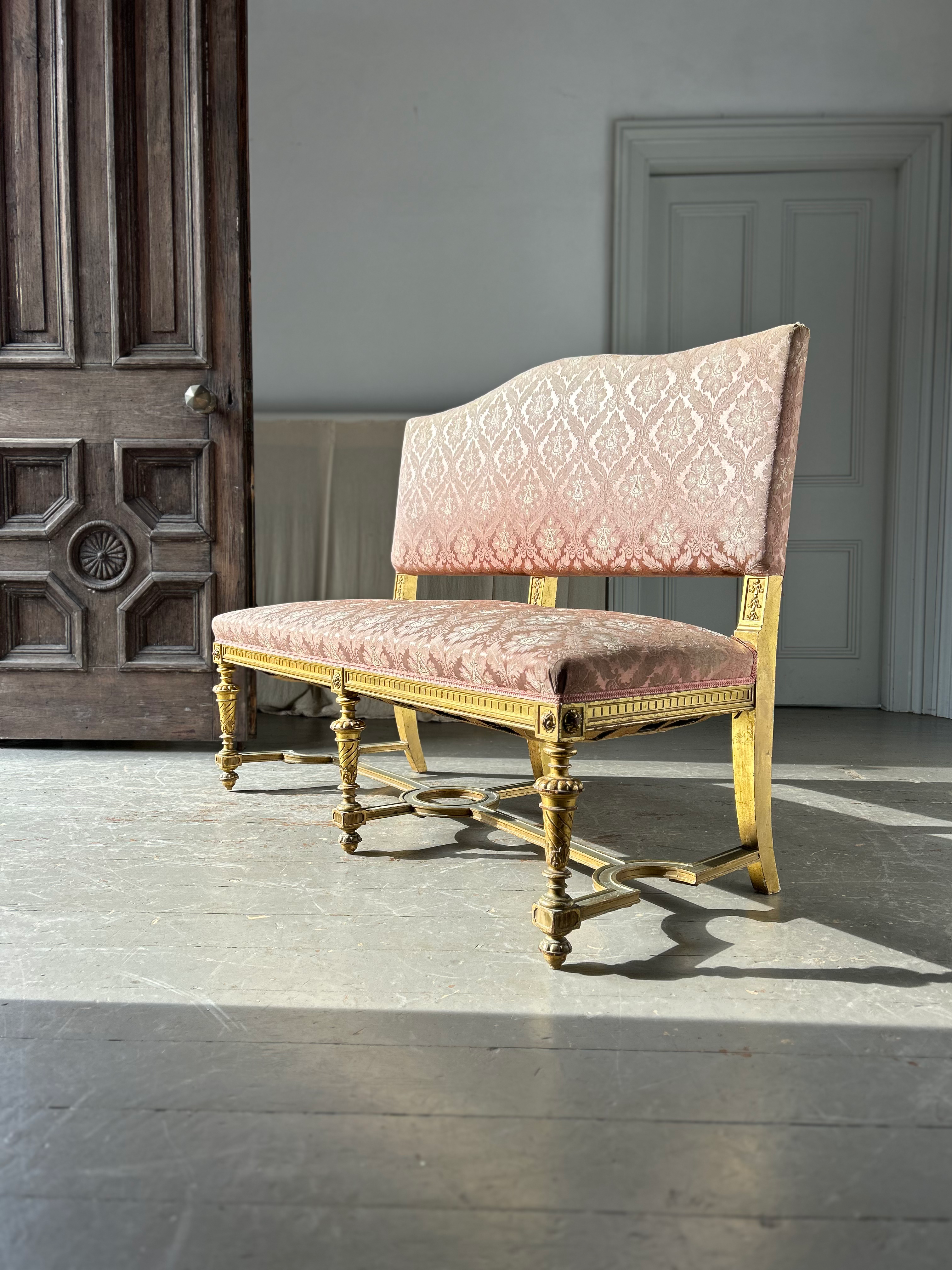 19TH CENTURY CARVED GILT WOOD HALL BENCH
