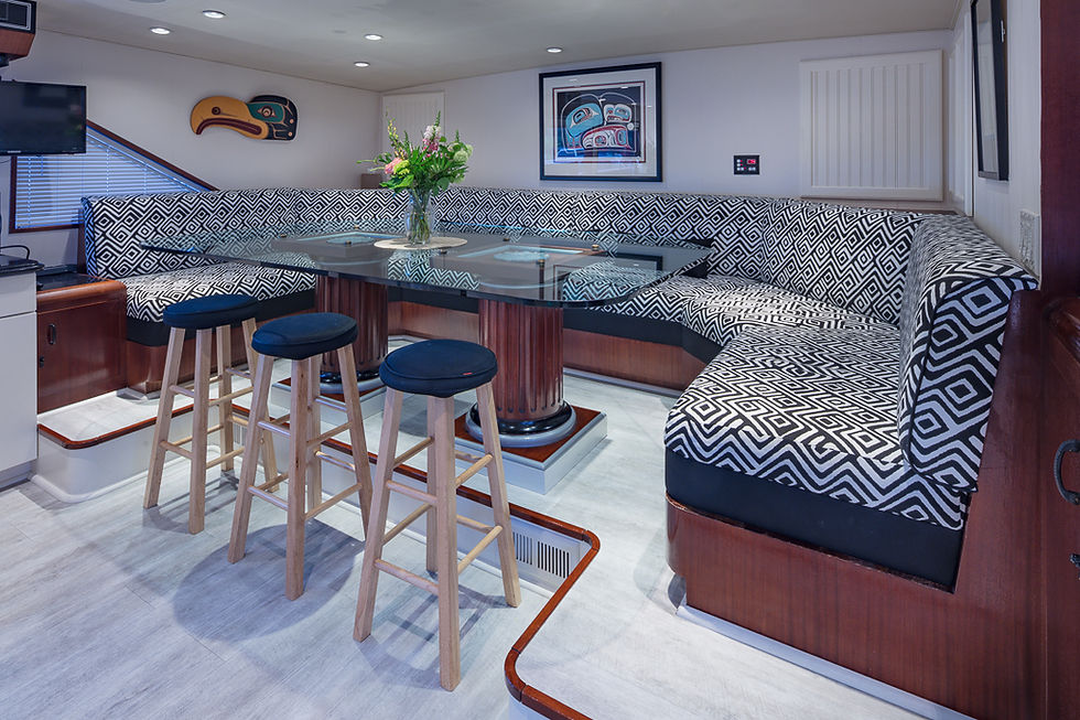 Blackwood’s country kitchen with wrap-around seating, ideal for enjoying fresh breakfasts in a bright, inviting space.
