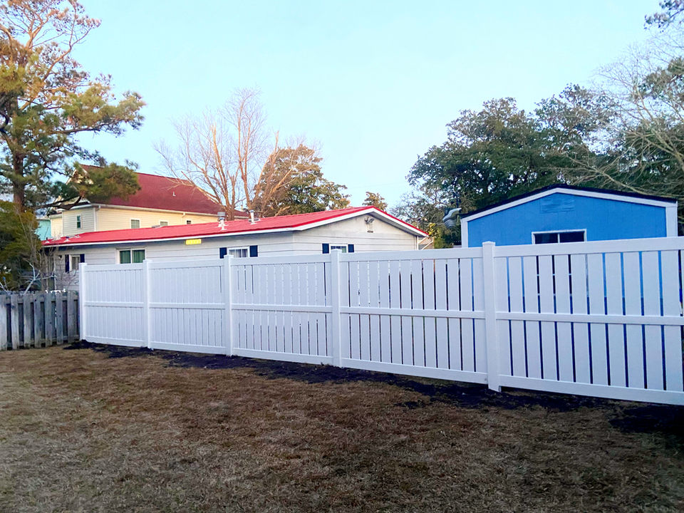 Vinyl fence built in Carolina Beach, NC