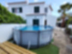 vivenda com espaço exterior, barbeque e piscina de superfície