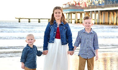 Boyer family kids on the beach