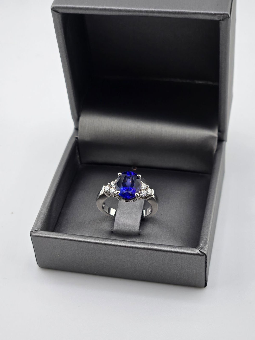 Thumbnail: 14K White Gold Ring with Round Diamonds and Oval Sapphire