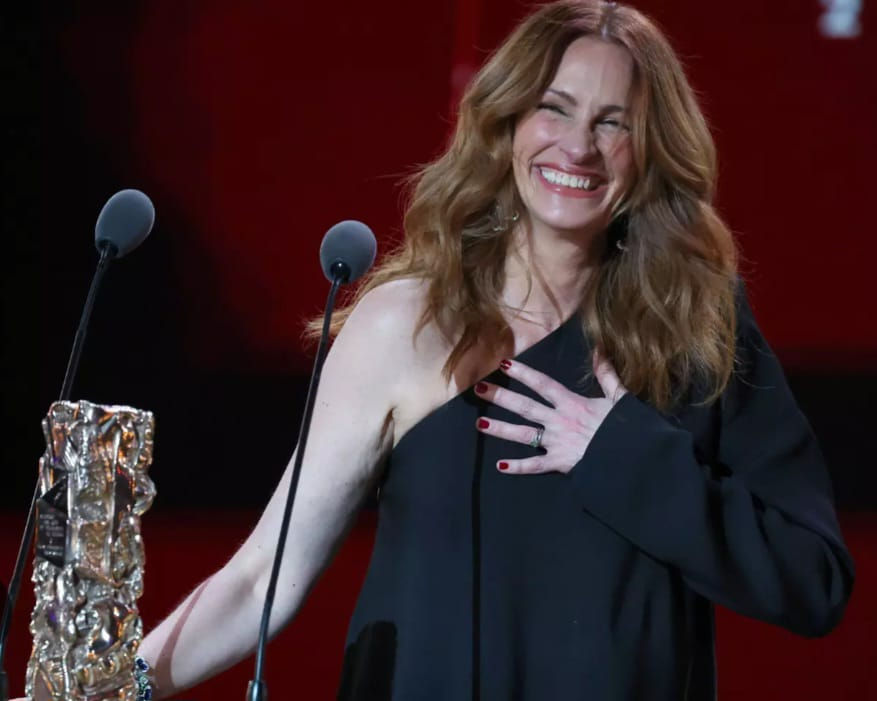 La magnifique Julia Roberts recevant son César d'Honneur
