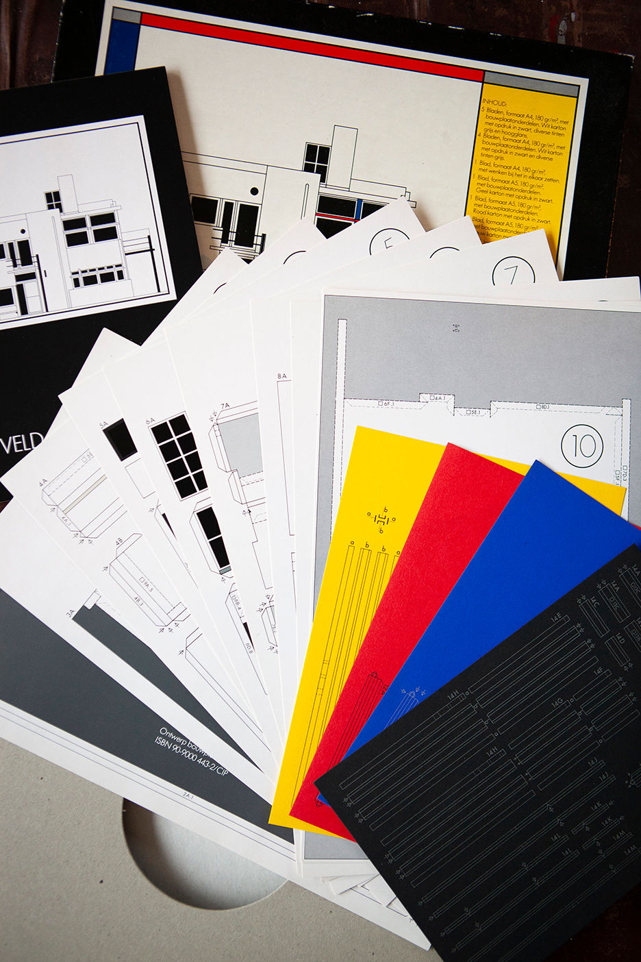 Thumbnail: Rietveld Paper Model House