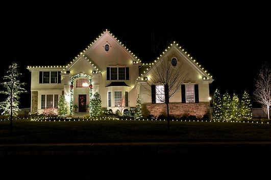Outdoor-Christmas-467801899-56aae0265f9b58b7d0090b53.jpg