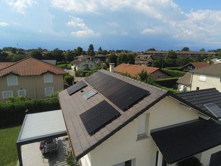 Location de panneaux photovoltaïques VS Achat : avantages & inconvénients !