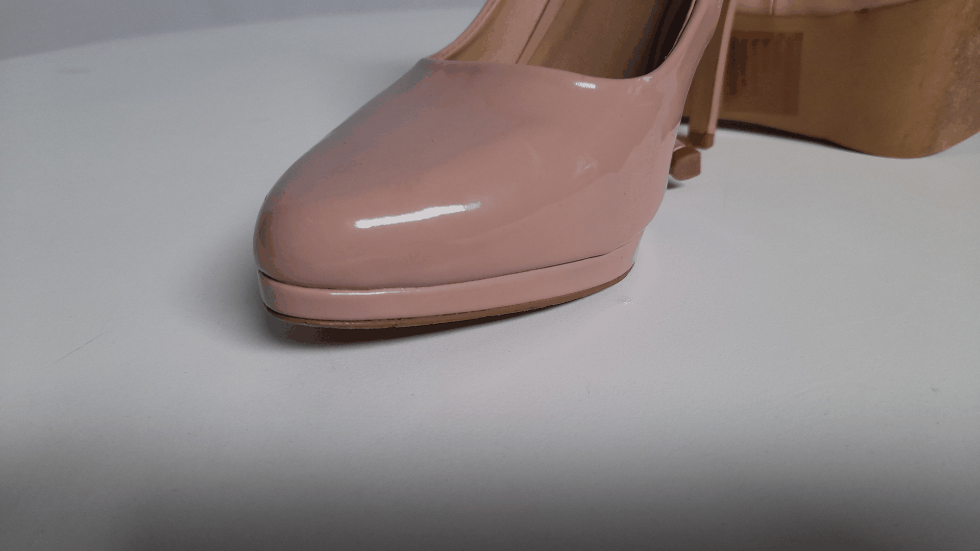 Vera Heels On White_flip.gif
