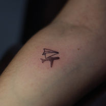 TATUAJE MINIMALISTA EN SOMBRAS