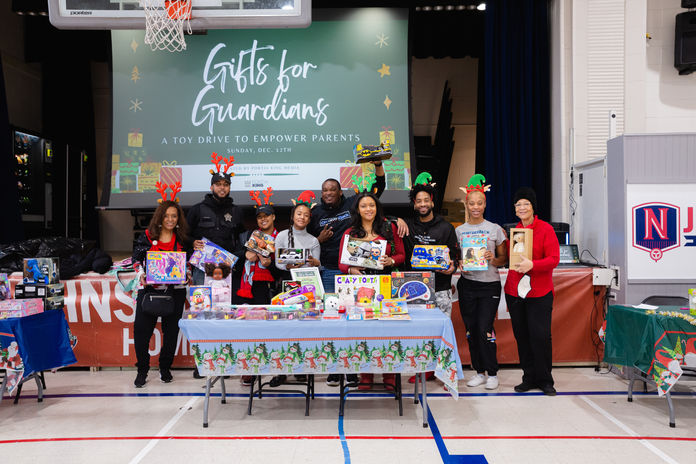 211212_Portia King Toy Drive_07A9437.jpg