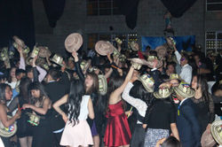 Alquiler de sonido para fiesta de prom 7