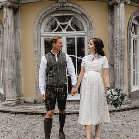 Umstandsdirndl Brautdirndl Verleih leihen ausleihen ausborgen borgen Österreich Deutschland Umstandstracht Hochzeitsdirndl Brautumstandsdirndl