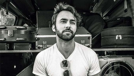 Tommy chats up Shakey Graves before Saturday show