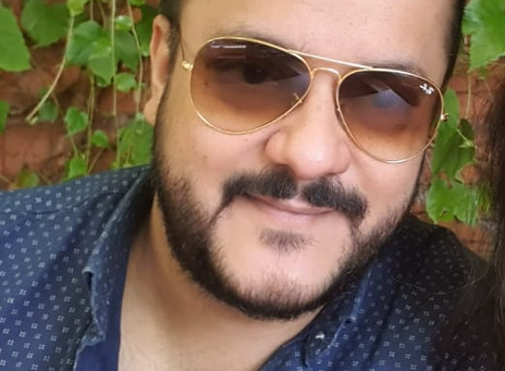 Ravijeet New Headshot.jpg