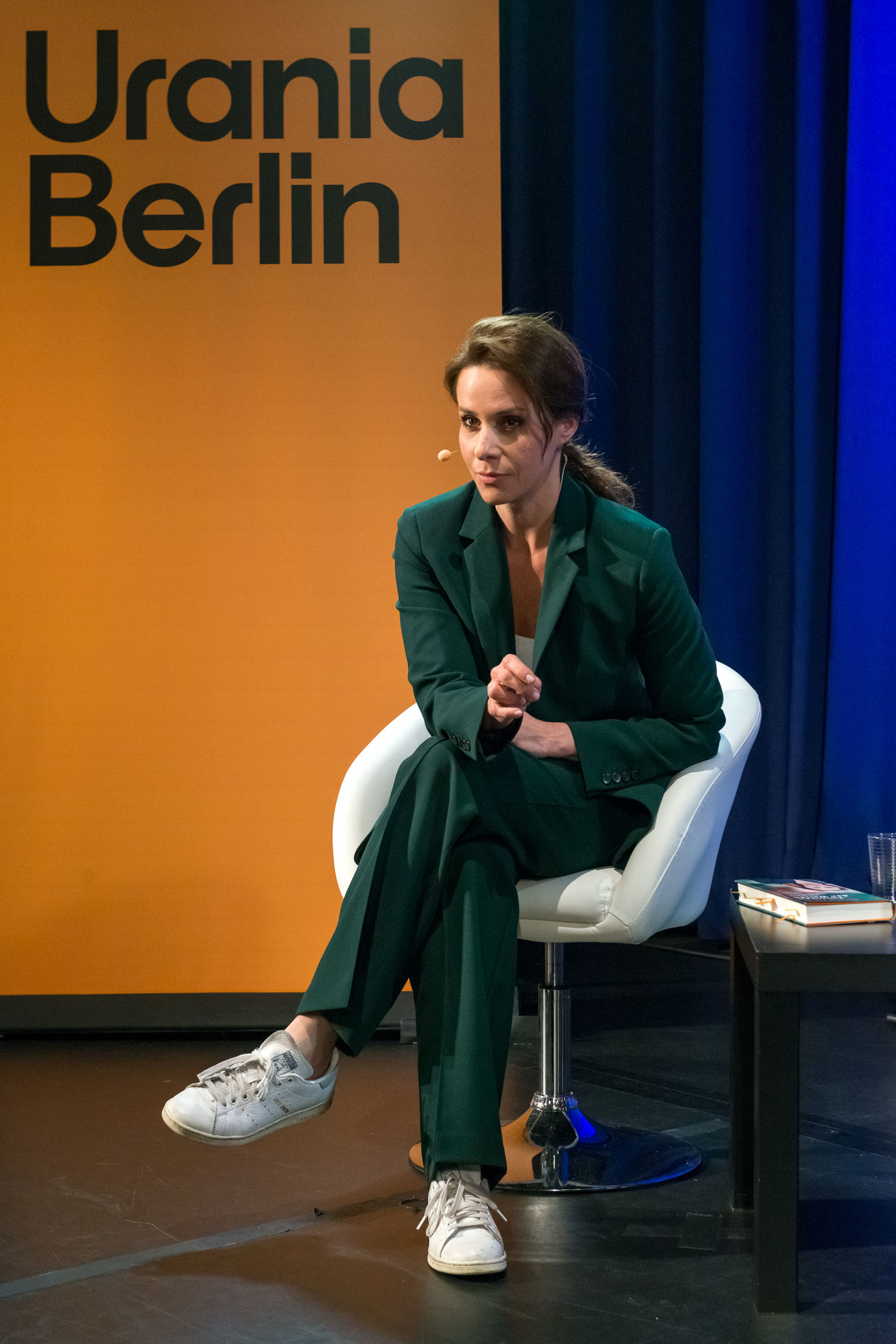 book, presentation, interview, talk, livestream, onset,  