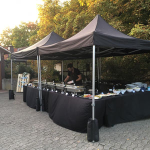 Bild einer traumhaften Hochzeit in Detmold, mit einem exquisiten BBQ Live Buffet und Flying Fingerfood Buffet. Das profession