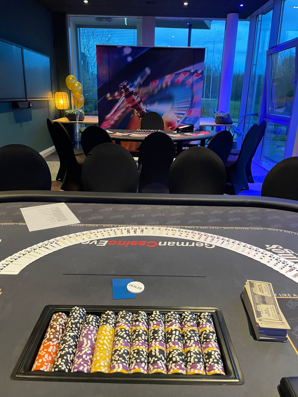 Exit Catering aus Detmold setzt die Vision unseres Kunden für einen aufregenden 'Poker Abend' um. Um das Ambiente zu perfektionieren, präsentierte unser Team ein Flying-Buffet mit edlen Fingerfood-Variationen.