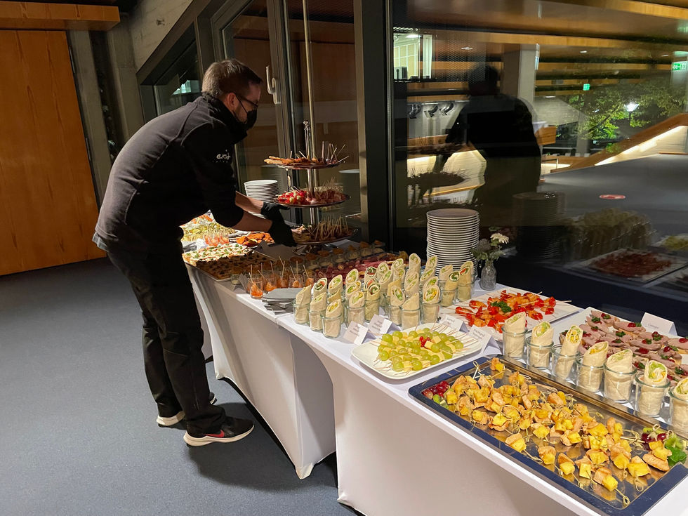 Perfekte Präsentation von Speisen und Getränken durch EXIT Catering bei der Jubiläumsfeier der Hochschule für Musik Detmold