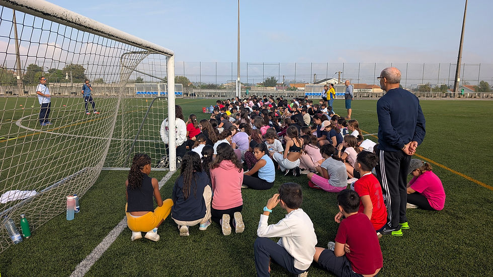 150 alunos, muitos golos e uma manhã de futebol no Estrela Azul