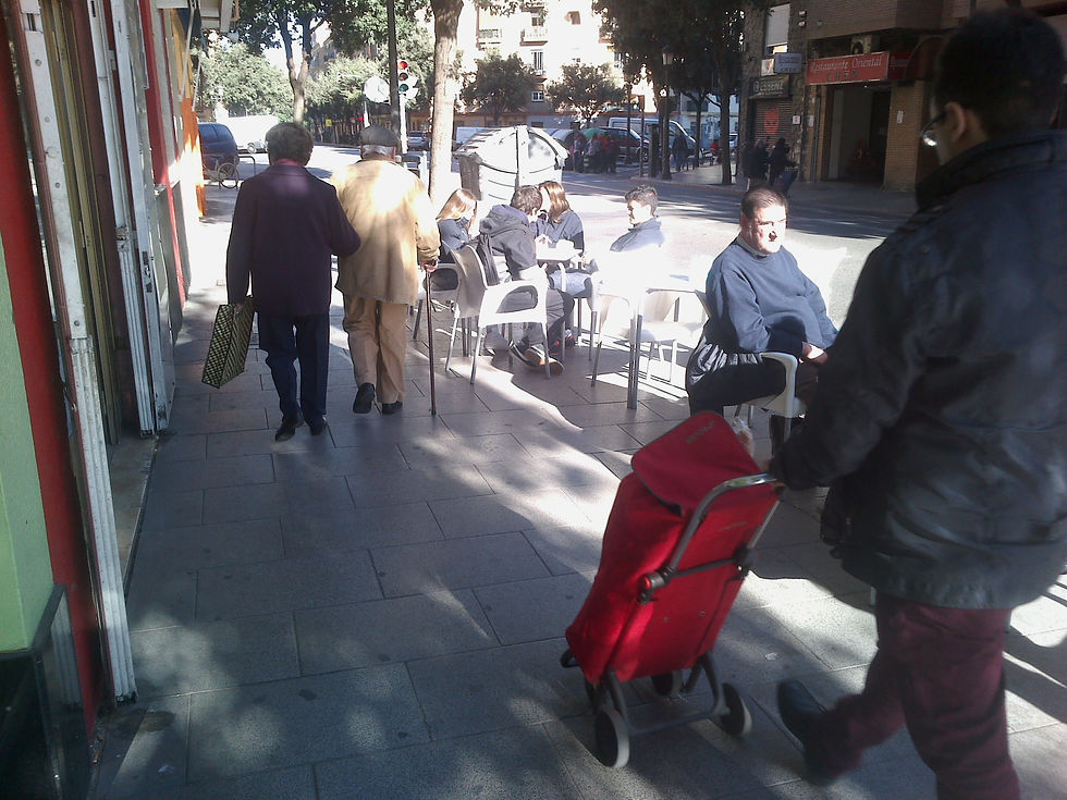 Bar con terraza zona colegios