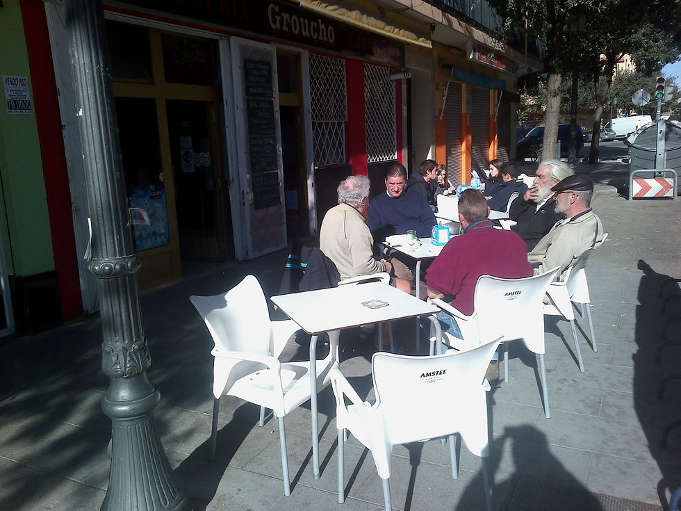 Bar con terraza zona colegios