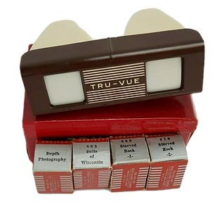 1940's%20Tru-vue%20viewer%20and%20rolls_