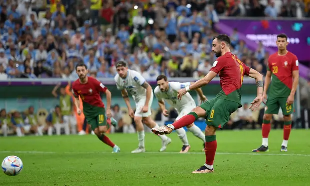 footballnews.footballmamak.com/bruno-fernandes-double-sinks-uruguay-and-sends-portugal-into-last-16