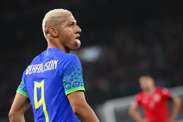 footballnews.footballmamak.com/richarlison-pelted-with-bananas-in-sickening-scenes-after-scoring-for-brazil