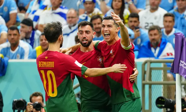 footballnews.footballmamak.com/bruno-fernandes-double-sinks-uruguay-and-sends-portugal-into-last-16