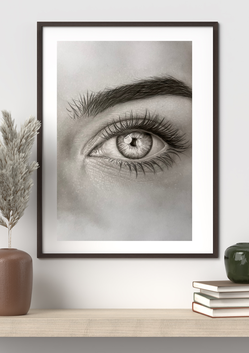 Nahaufnahme eines Auges mit Wimpern; Kunstwerk, The Eye No.1, im Wohnzimmer.