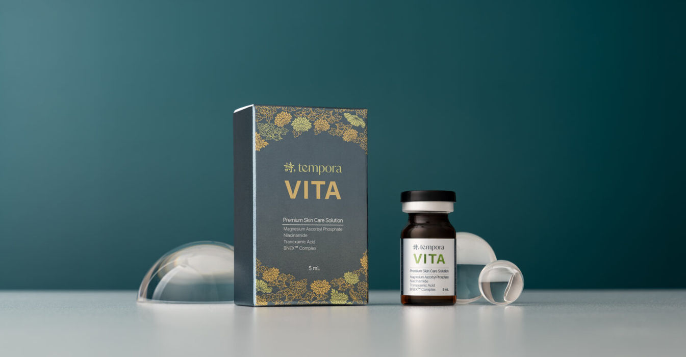 Tempora VITA's vial and box in jade green background