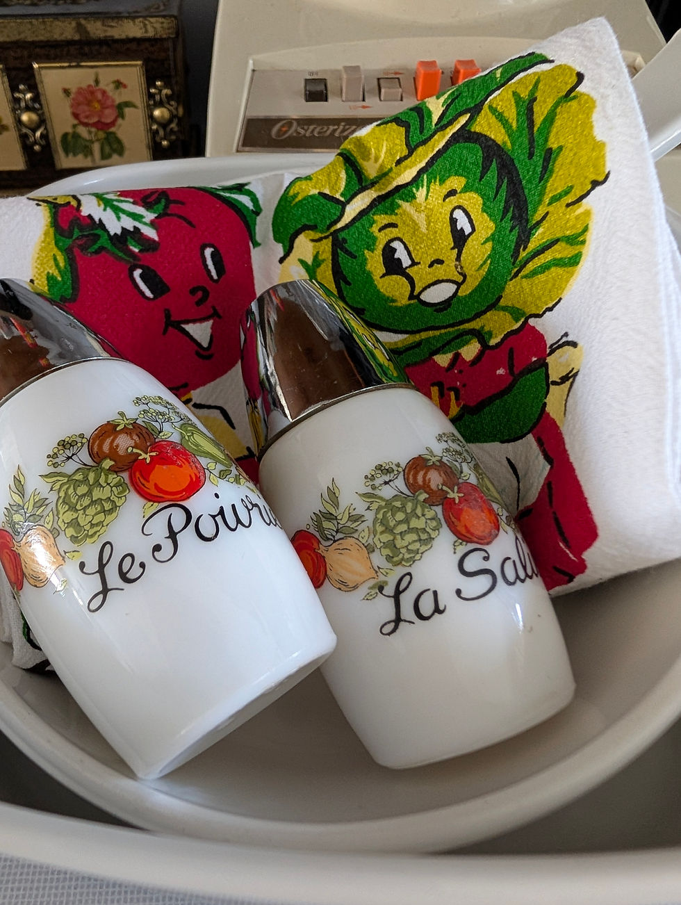 5 piece corning ware spice o' life set with 1.5qt casserole, 1pt pan, milk glass shakers, and retro veggie towel