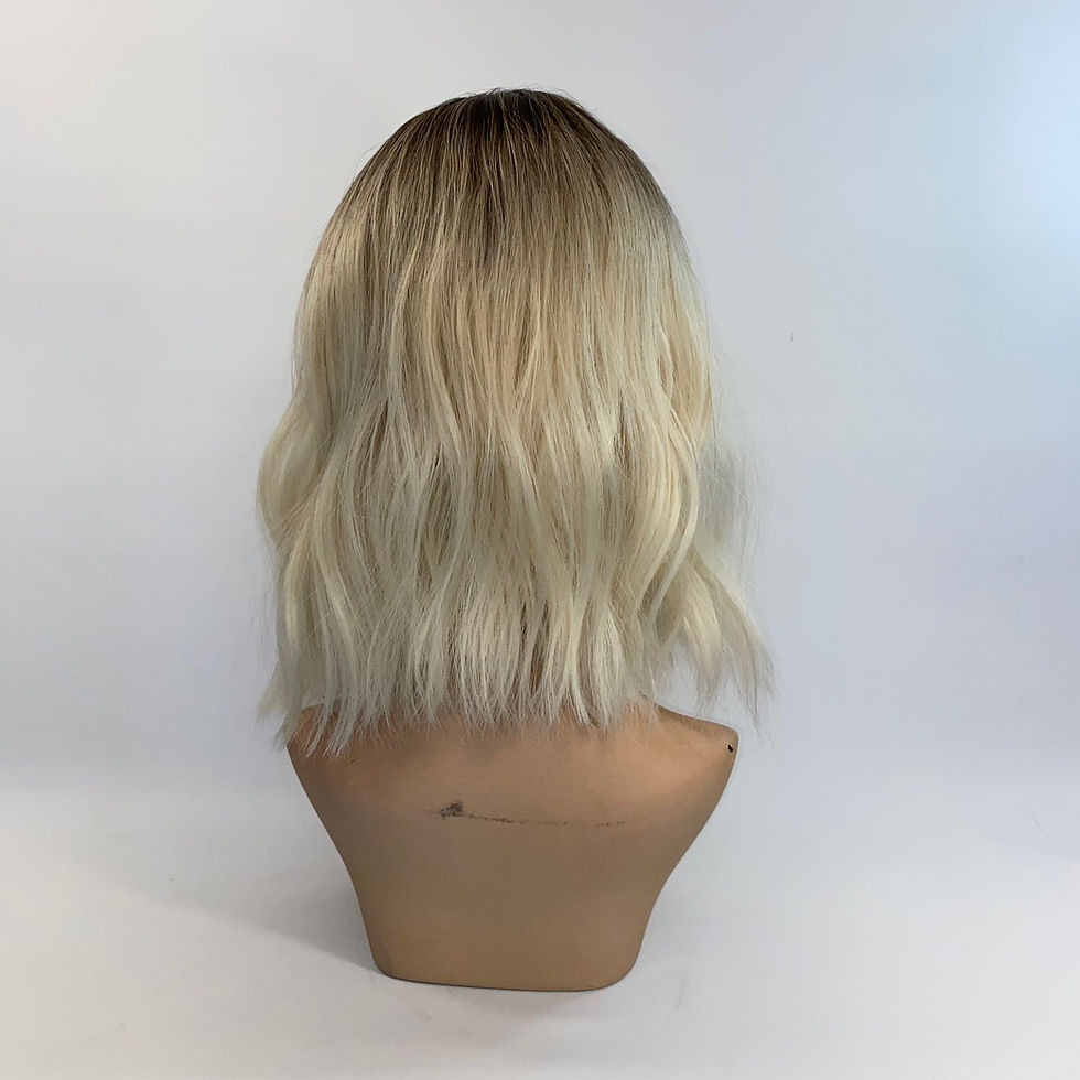 Thumbnail: Light blond with dark brown roots *