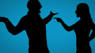 Thế là hai vợ chồng cãi nhau