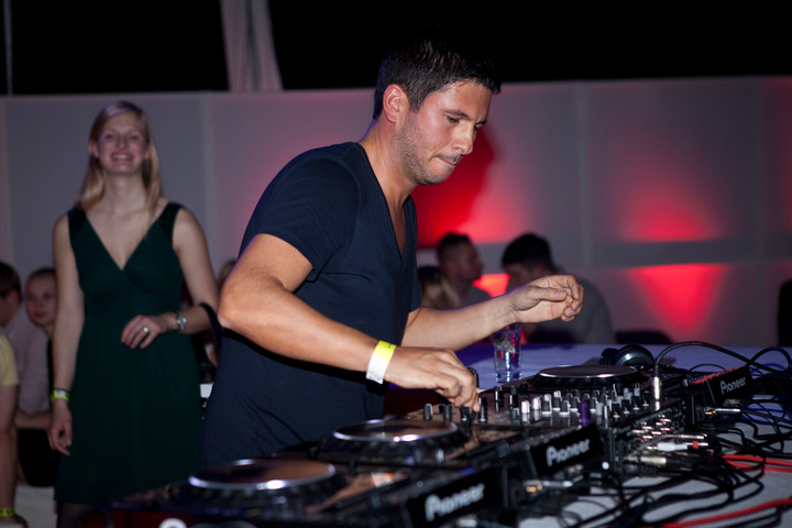 Eventfotografie, Veranstaltungsfotografie, Konferenzfotografie, Messefotografie, Gala-Fotografie, Feierfotografie, Veranstaltungsbilder, Eventfotos, Bildbearbeitung, Photoshop-Experte, Lightroom-Experte, Firmenevents, Messefotos, Reportage, Schwarz-Weiß-Fotografie, Event Foto, Corporate Event, Konzert, Feier, Konzert Foto, Konzert Bilder