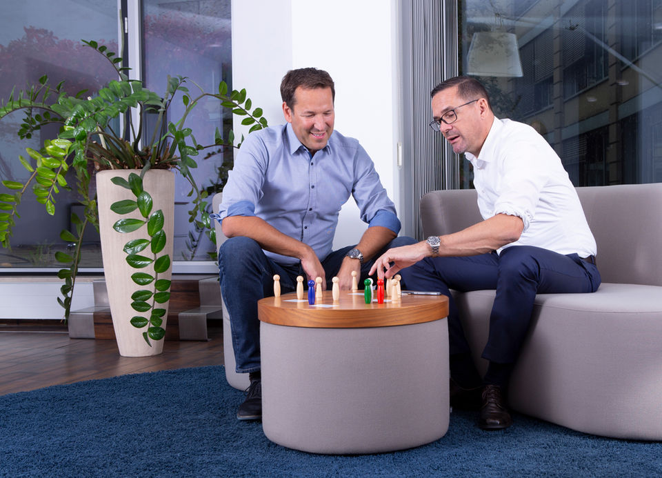 Personal Branding, Businessfotografie, Unternehmensfotografie, Porträtfotografie, Imagefotografie, Karrierefotografie, Personal Branding Fotos, Bildbearbeitung, Photoshop-Experte, Lightroom-Experte, Firmenportraits, Firmenfotografie, Ihr Werbefotograf in Frankfurt, Imagefotos, Werbebilder, Commercial Photography, Werbefotografie, Testimonialaufnahmen, Werbung, Business, Schwarz-Weiß-Fotografie, Personal Branding