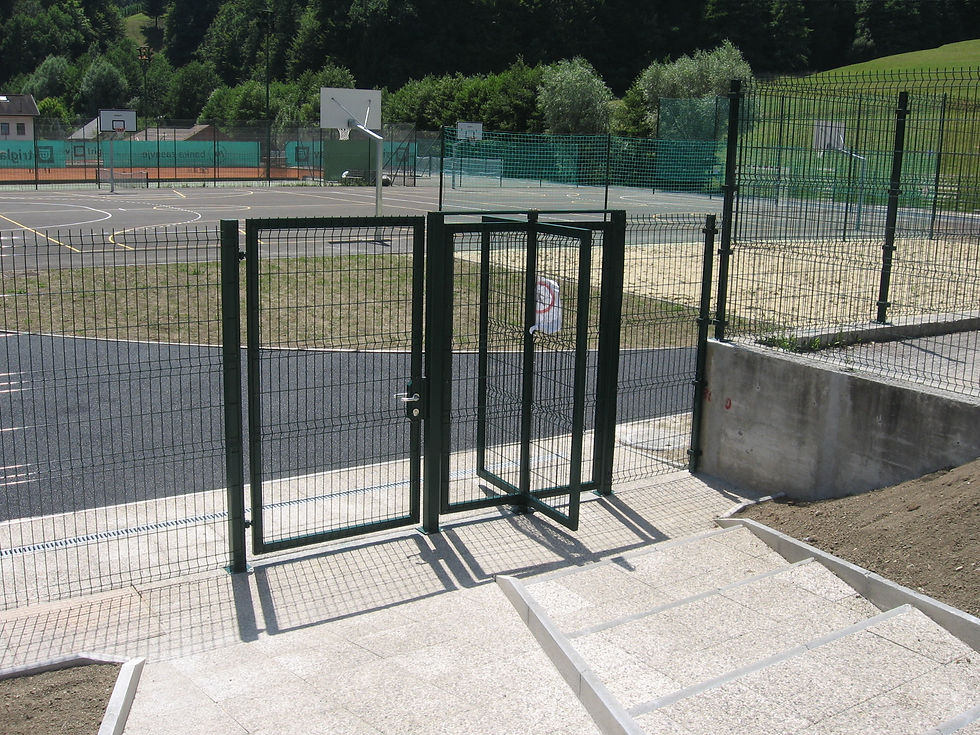 one wing gate & round gate