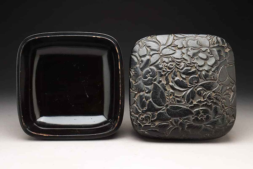 Miniature : shungaisart - 1817 - Japanese antique - lacquerware - urushi - Gorgeous Black Butterfly Box - inside