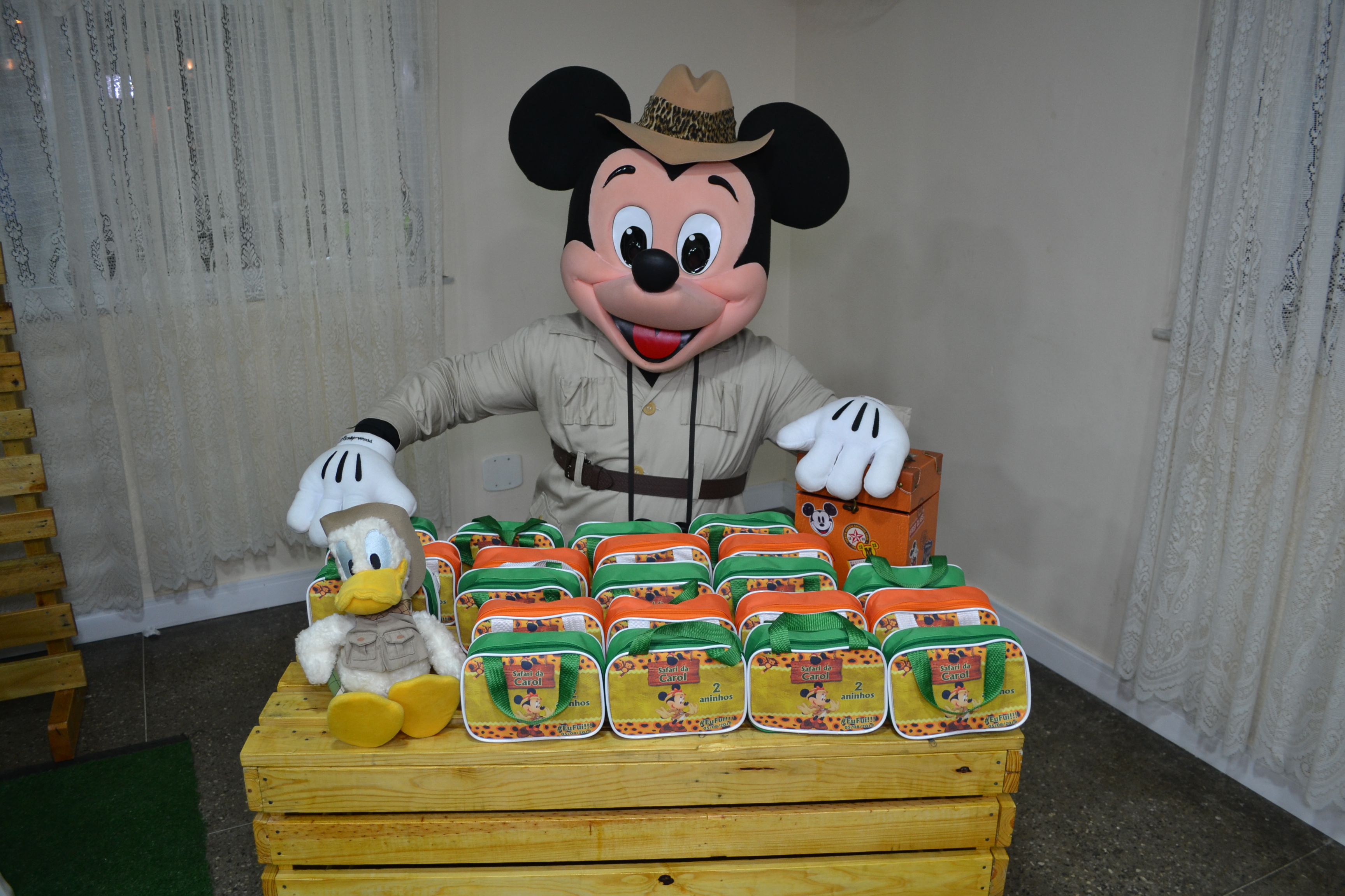Mickey e Minnie safari