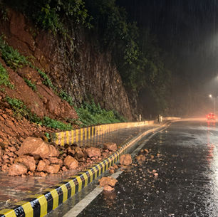 Rocks Fall onto Road Near Vizag View Point ⚠️