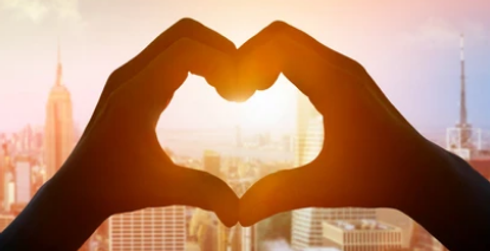 manos corazón horizonte.png
