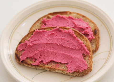 Homus de grão de bico com beterraba