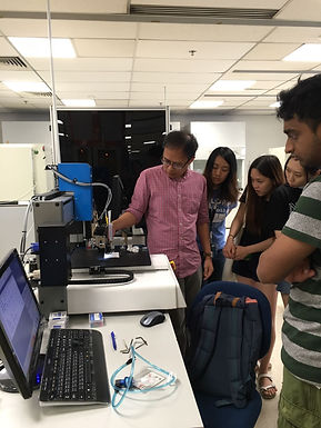 Our bioprinting team hosted a lab tour for international students!